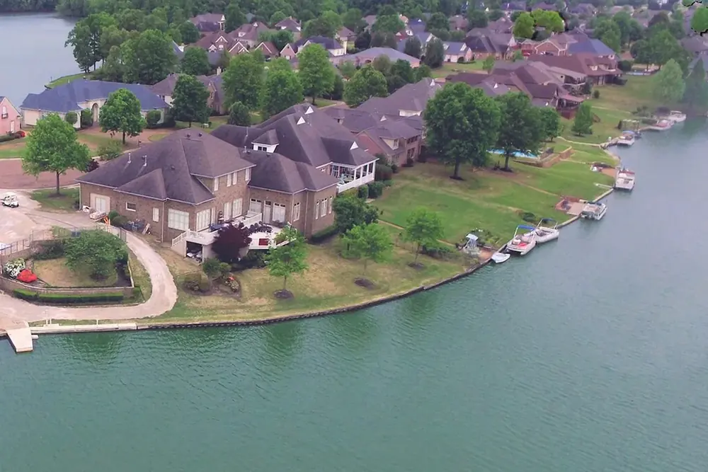 Lake Garner shoreline with lakeside brick houses and boats in Lakeland, Tennessee